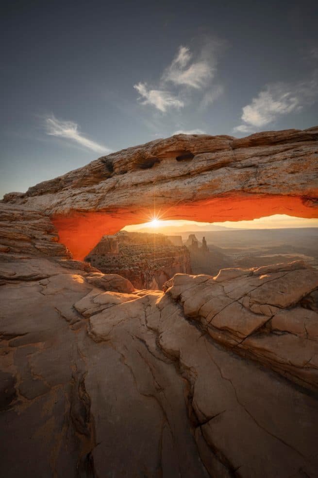 Lever de soleil sur Mesa Arc aux Etats-Unis